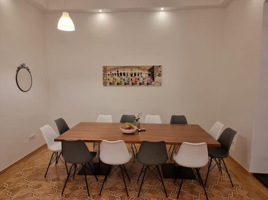 Sissi Royal Suite - Inner City 4 Bedroom Apartment ウィーン エクステリア 写真