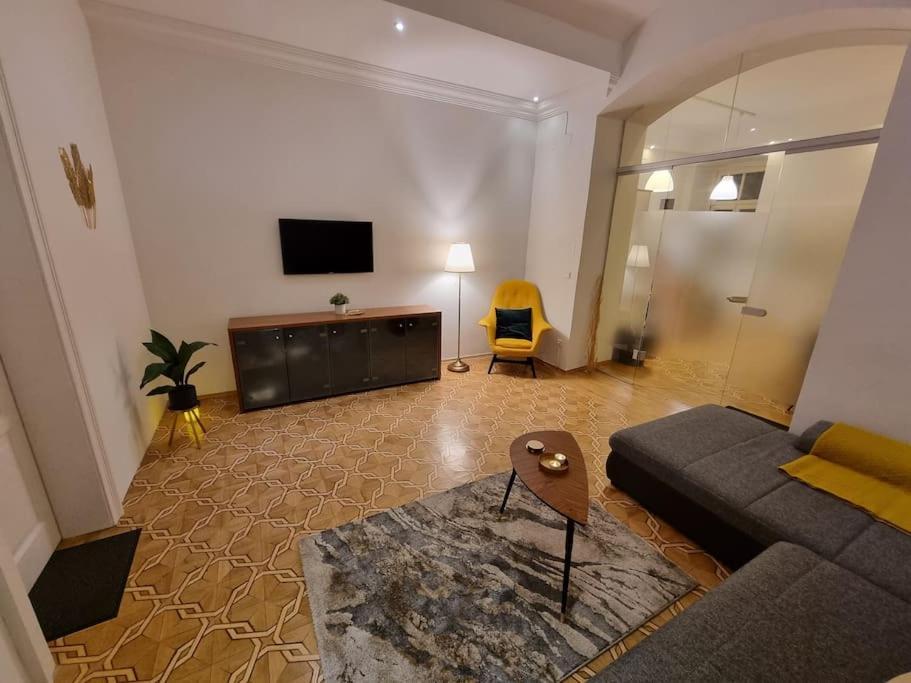 Sissi Royal Suite - Inner City 4 Bedroom Apartment ウィーン エクステリア 写真