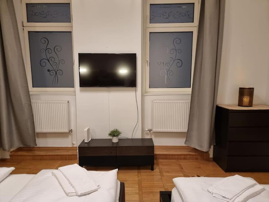 Sissi Royal Suite - Inner City 4 Bedroom Apartment ウィーン エクステリア 写真
